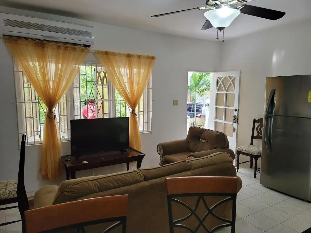 Modern 2 Bedroom With Free Parking, Green Spaces, Swimming Pool & Beach Access Negril 0*,  Jamaica
