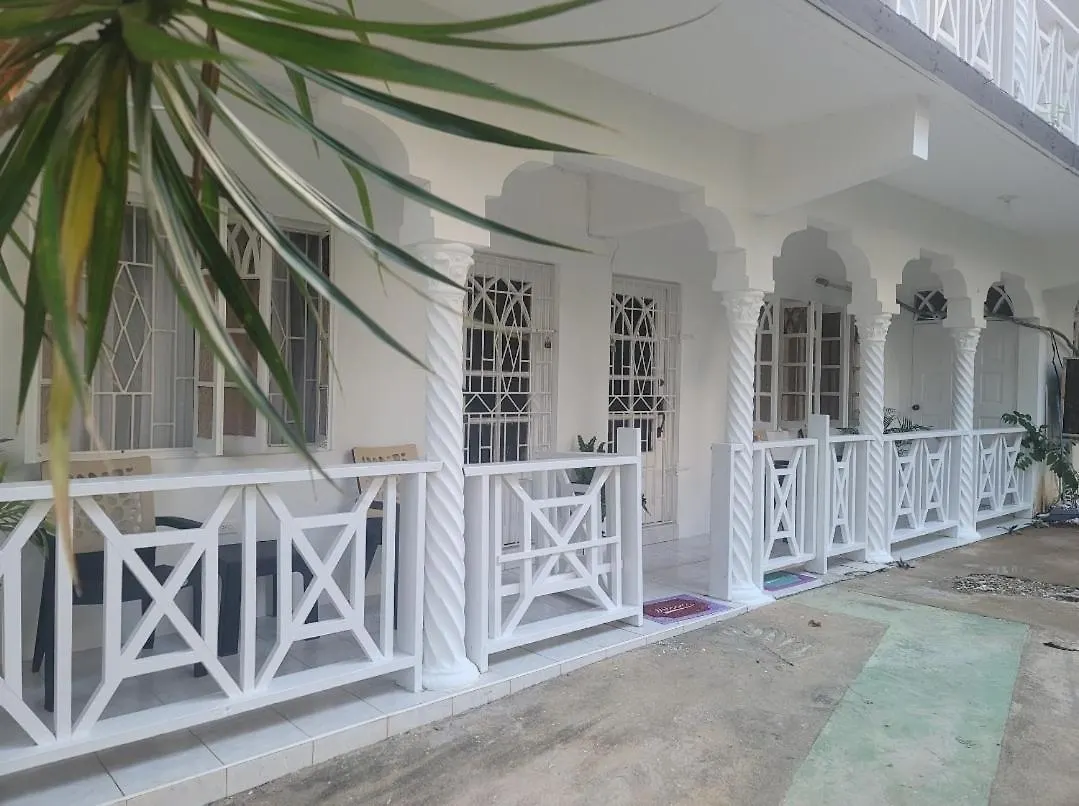 Holiday home Modern 2 Bedroom With Free Parking, Green Spaces, Swimming Pool & Beach Access Negril